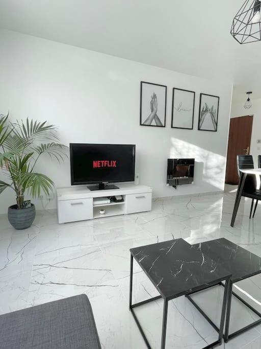 شقة Grand F3 A 30Mn De Paris - Terrasse + Parking Prive سانت أوين لاومون المظهر الخارجي الصورة